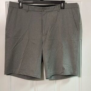 Greg Norman Men’s Golf  Shorts Casual Gray Size 40 9” Inseam NWT￼